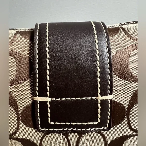 Coach Vintage CC Signature canvas and leather shoulder bag - Picture 12 of 16